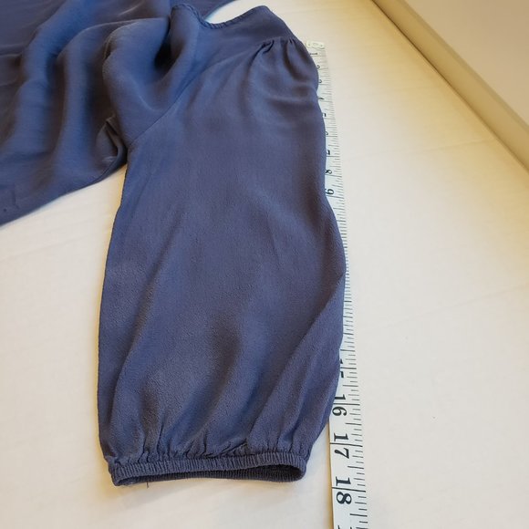 Everly Navy Blue Top with Bow Tie Cut Out in the Back Size Medium - Picture 6 of 9